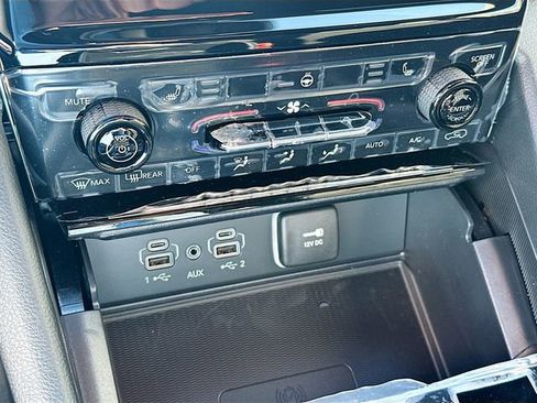 New 2025 Jeep Grand Cherokee Laredo w/ Luxury Tech Group I image 16