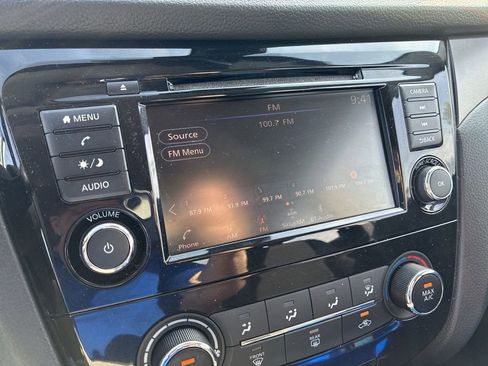 Used 2020 Nissan Rogue Sport S image 15