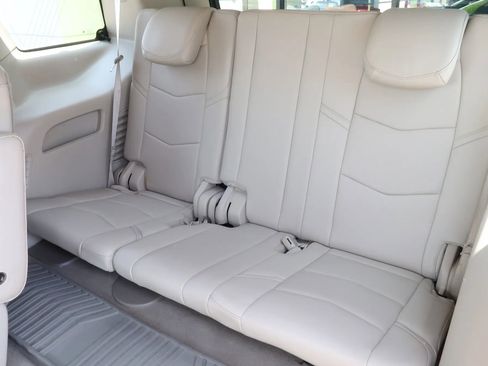 Used 2018 Cadillac Escalade Luxury image 21