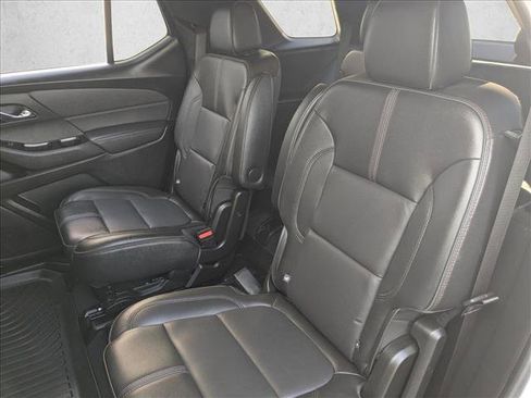 Used 2023 Chevrolet Traverse RS FWD image 19