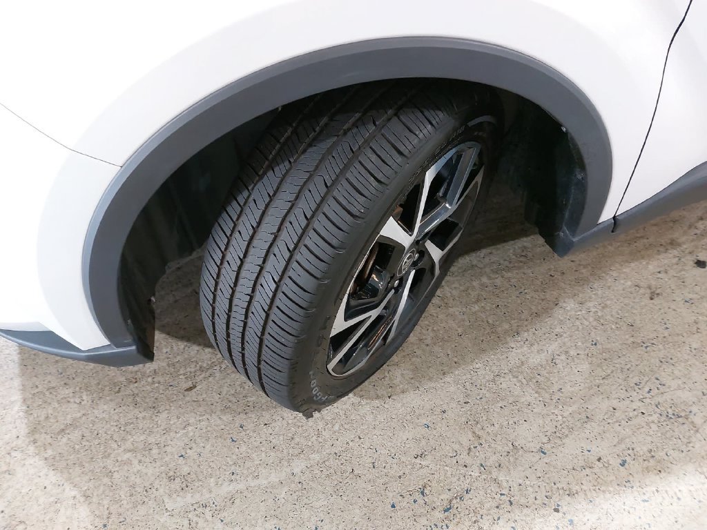 Used 2022 Toyota C-HR XLE FWD image 27