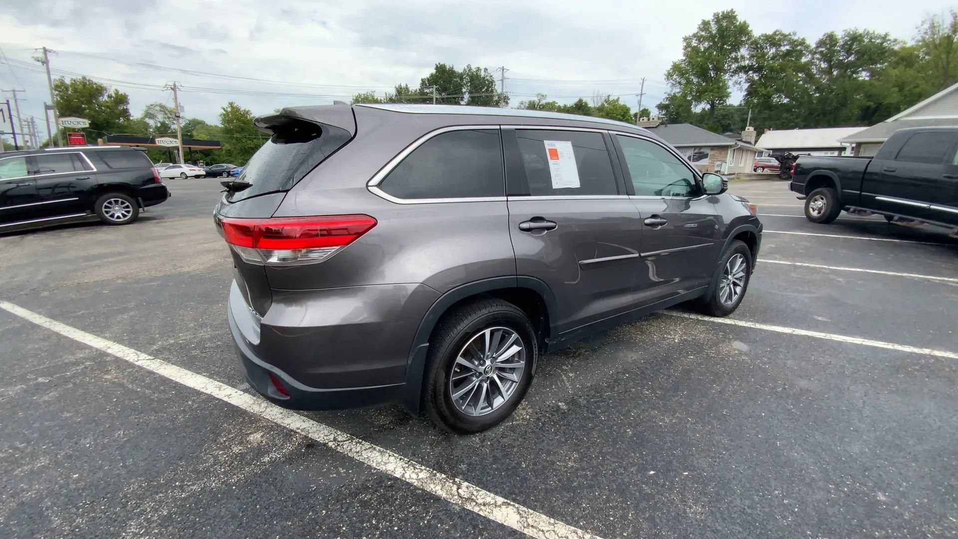 Used 2019 Toyota Highlander XLE AWD/4WD image 9