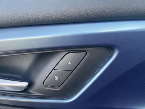 Used 2025 Chevrolet Equinox EV LT w/ Convenience Package image 17