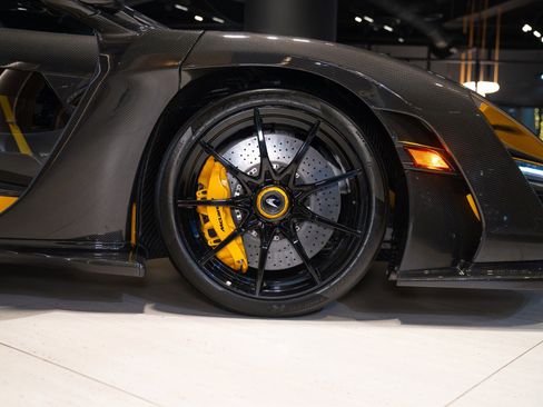 Used 2019 McLaren Senna RWD image 33