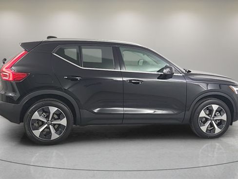 Used 2025 Volvo XC40 B5 Plus w/ Protection Package Premier AWD/4WD image 8