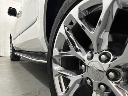 Used 2017 Cadillac Escalade ESV Luxury AWD/4WD image 20