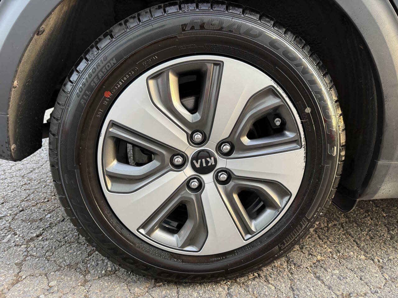 Used 2018 Kia Niro EX FWD image 25