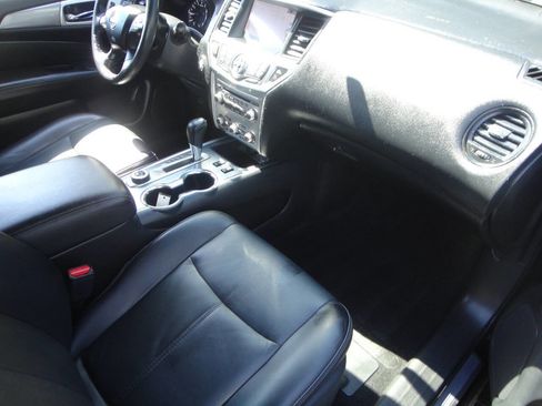 Used 2018 Nissan Pathfinder SL w/ SL Premium Package image 17