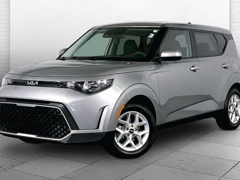 Certified 2025 Kia Soul LX w/ LX Technology Package FWD image 12