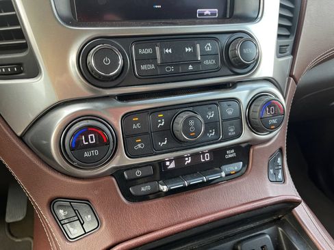 Used 2017 Chevrolet Suburban Premier AWD/4WD image 18