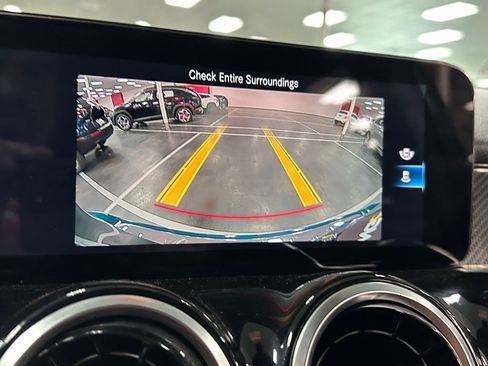 Used 2022 Mercedes-Benz GLB 250 image 23