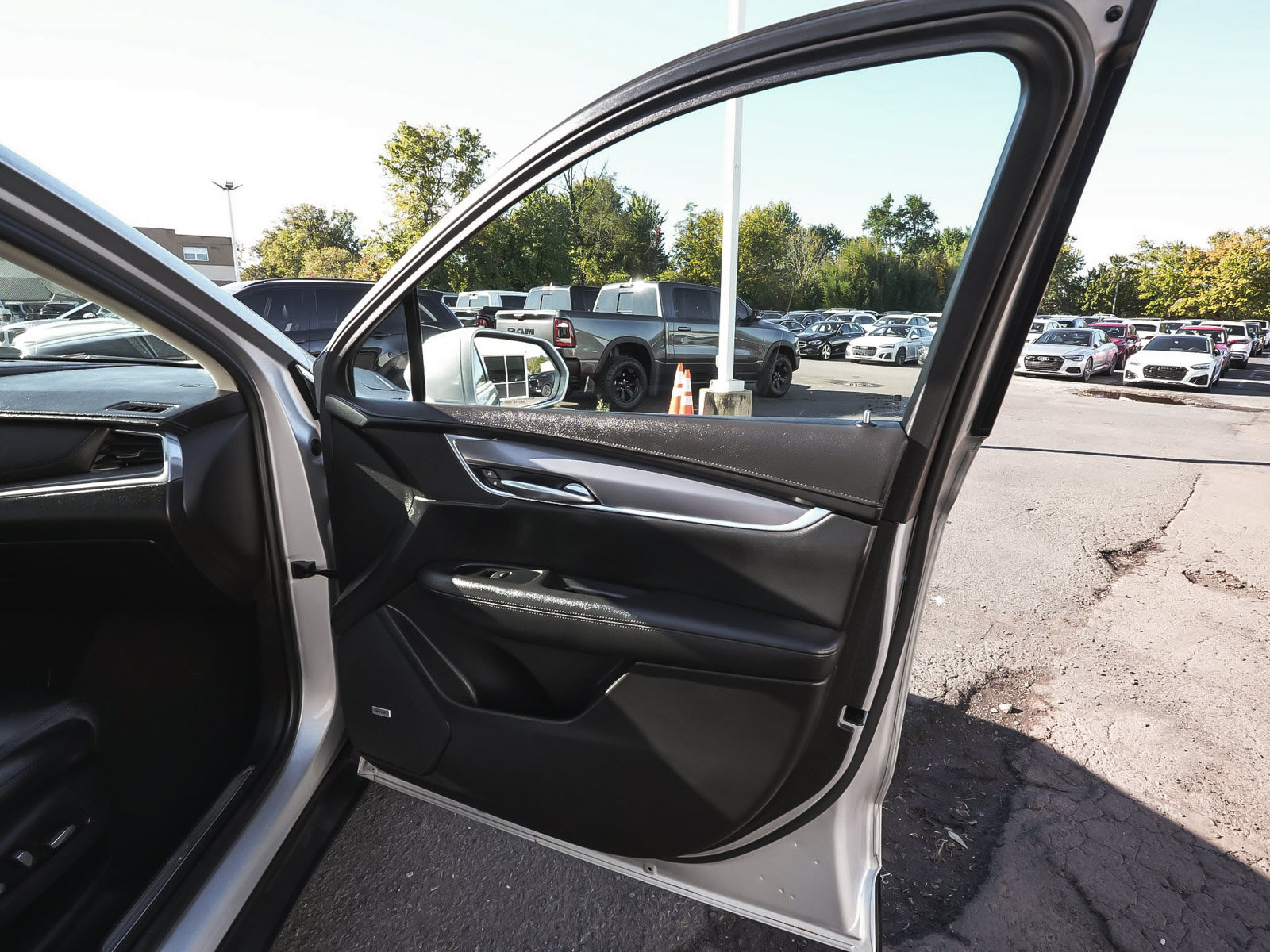 Used 2018 Cadillac XT5 Premium Luxury w/ Driver Assist Package AWD/4WD image 16