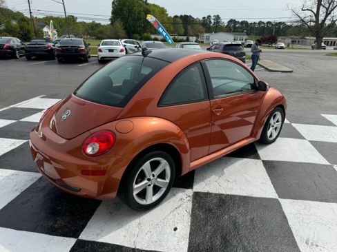 Used 2010 Volkswagen Beetle Coupe image 9