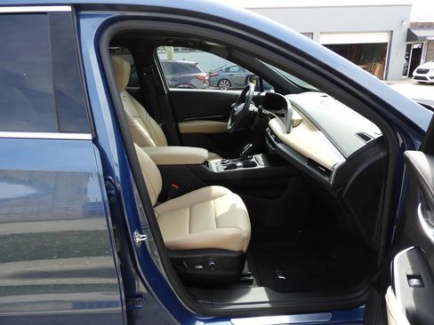Used 2025 Cadillac XT4 Premium Luxury w/ Cold Weather Package AWD/4WD image 35