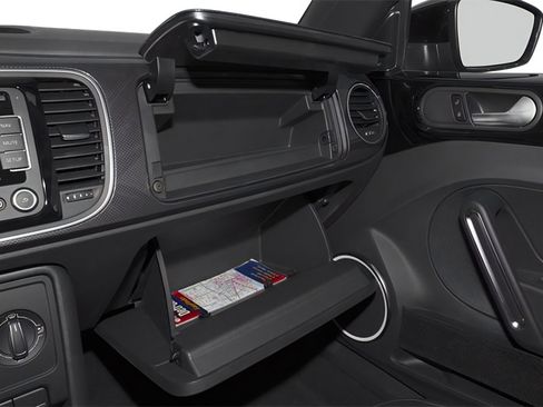 Used 2013 Volkswagen Beetle 2.0T image 10