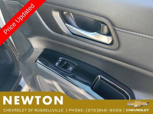 Used 2025 Nissan Pathfinder SL AWD/4WD image 31