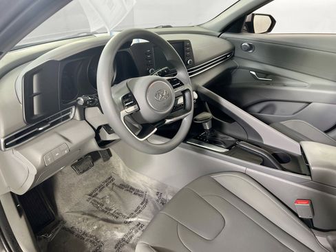 Used 2023 Hyundai Elantra SEL FWD image 9