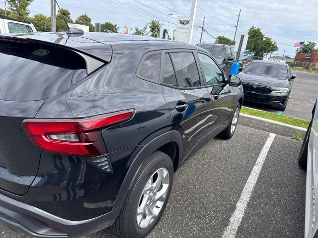 Certified 2024 Chevrolet Trax LS w/ LS Convenience Package FWD image 4