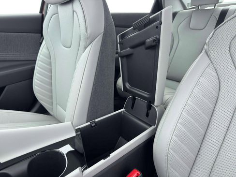 New 2026 Hyundai Elantra Limited FWD image 18