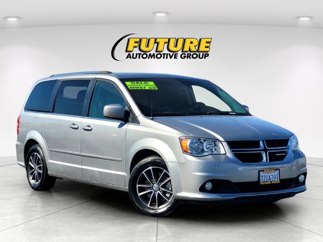 Used 2017 Dodge Grand Caravan SXT FWD image 1