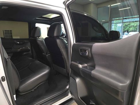Certified 2022 Toyota Tacoma TRD Sport w/ TRD Premium Sport Package AWD/4WD image 26