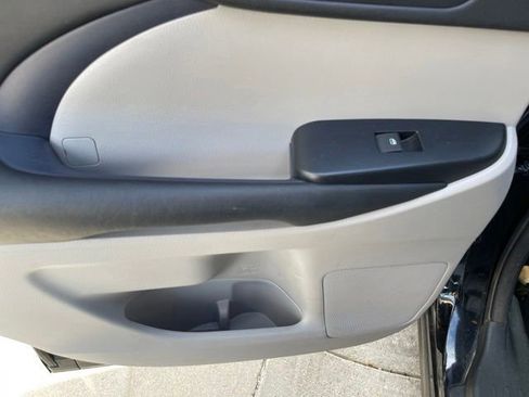 Used 2015 Toyota Highlander Plus FWD image 31