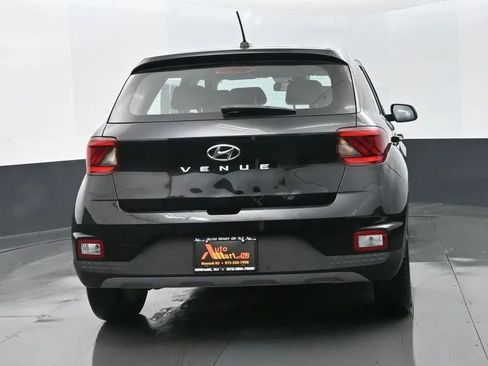 Used 2023 Hyundai Venue SE image 8