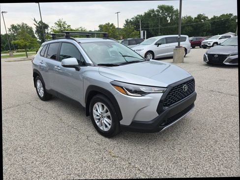 Used 2022 Toyota Corolla Cross LE AWD/4WD image 6