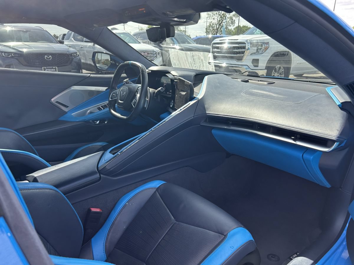 Used 2023 Chevrolet Corvette Stingray Premium Conv w/ Z51 Performance Package RWD image 8