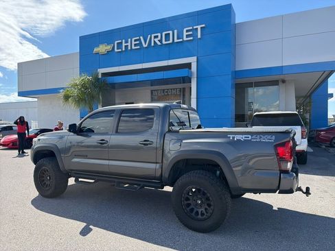 Used 2019 Toyota Tacoma TRD Off-Road w/ Technology Package image 12