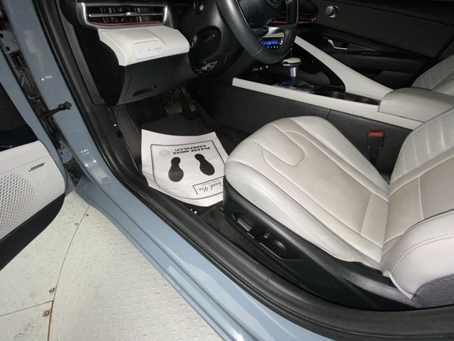 Used 2023 Hyundai Elantra Limited FWD image 12