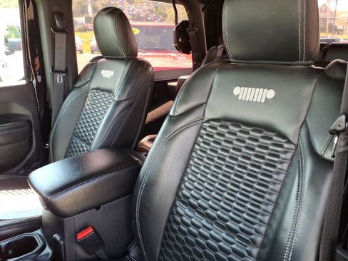 Used 2022 Jeep Wrangler Sport AWD/4WD image 12