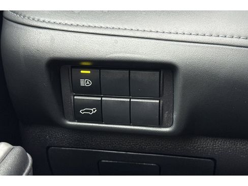 Certified 2023 Toyota Highlander XLE image 31