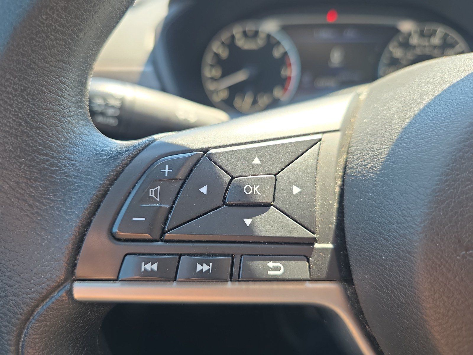 Used 2024 Nissan Altima 2.5 SV FWD image 26