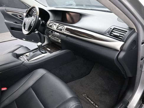 Used 2013 Lexus LS 460 L w/ Ultra Luxury Pkg RWD image 26