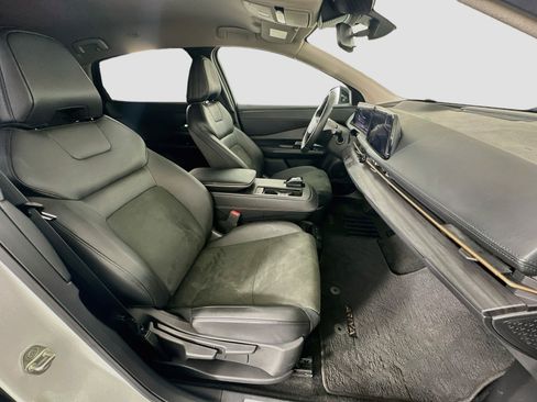 Used 2024 Nissan Ariya AWD image 31