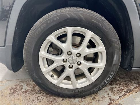 Used 2015 Jeep Cherokee Latitude w/ Trailer Tow Group FWD image 25