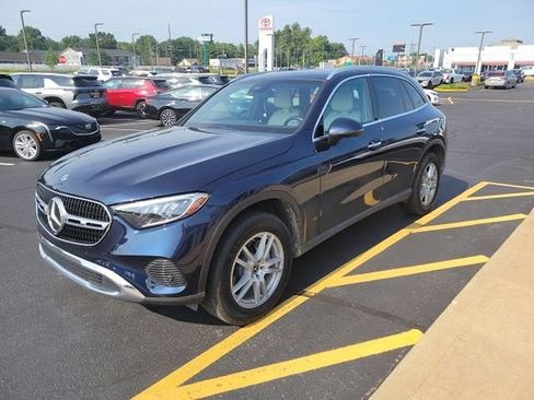 Used 2023 Mercedes-Benz GLC 300 4MATIC image 3