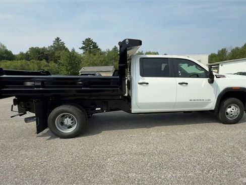 New 2025 GMC Sierra 3500 Pro w/ Convenience Package image 9