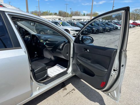 Used 2011 Hyundai Elantra image 9