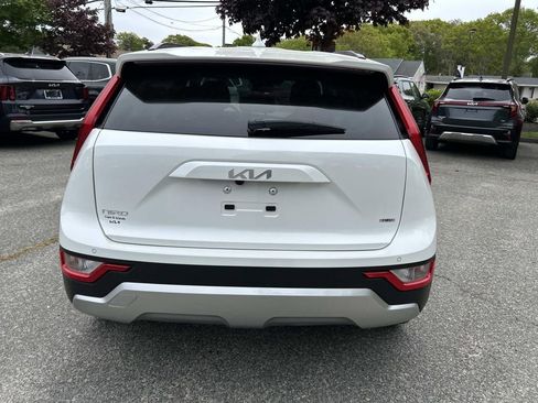 Certified 2025 Kia Niro EX FWD image 4