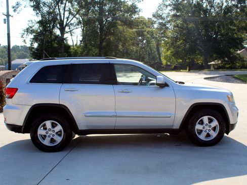Used 2011 Jeep Grand Cherokee Laredo image 24