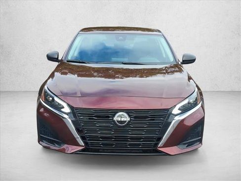 Used 2024 Nissan Altima 2.5 SV image 2