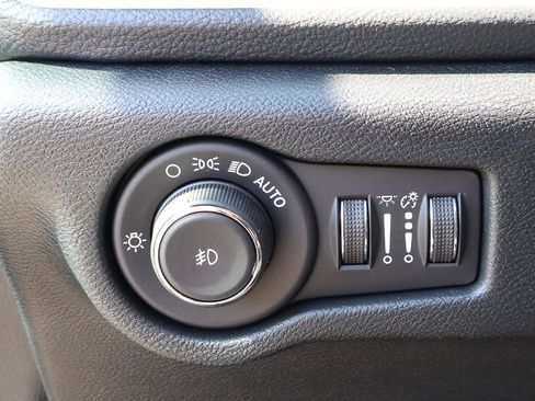 New 2026 Chrysler Pacifica Select image 12