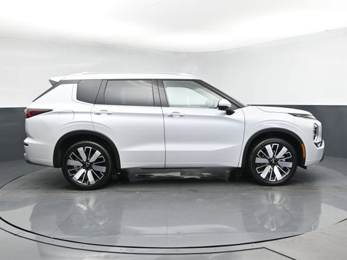 New 2025 Mitsubishi Outlander SEL image 3