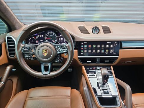Certified 2023 Porsche Cayenne Turbo AWD/4WD image 8