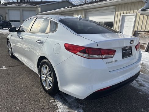 Used 2017 Kia Optima LX image 7
