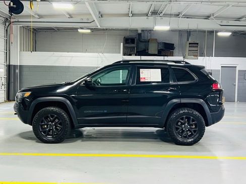 Used 2019 Jeep Cherokee Latitude AWD/4WD image 14