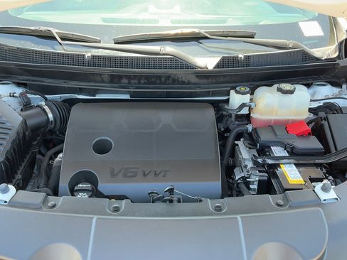 Used 2023 Chevrolet Traverse LT FWD image 24