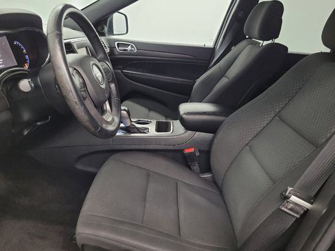Used 2018 Jeep Grand Cherokee Laredo AWD/4WD image 17